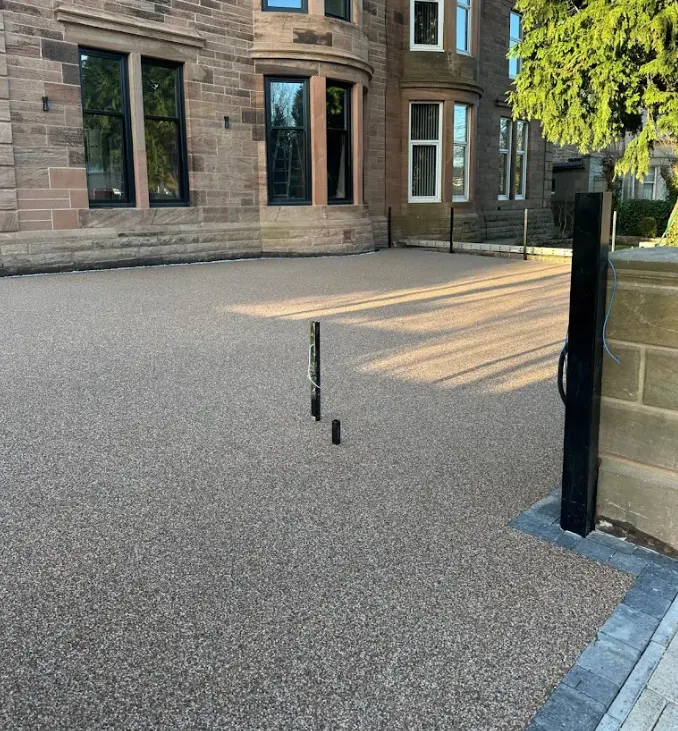 Resin bound driveway installed in Farnborough by Farnborough Driveways & Patios